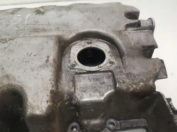 Skoda Fabia Mk2 Öljypärä OEM 03G103603 Käytetty image 3