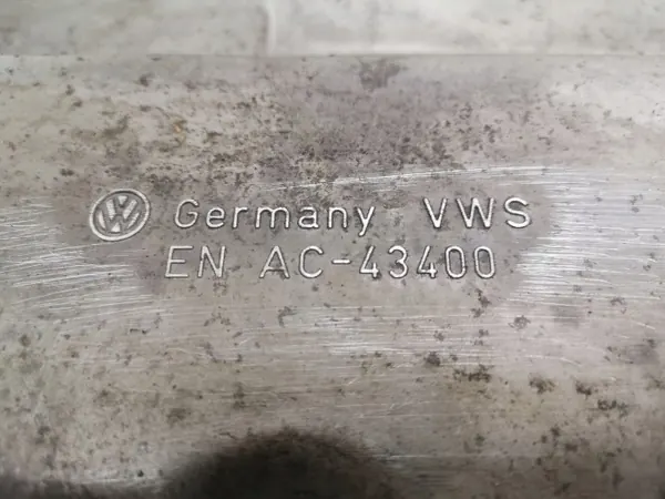 Skoda Fabia Mk2 Öljypärä OEM 03G103603 Käytetty image 4
