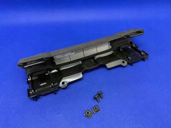 OEM 8T0881545 Etu ISOFIX Kiinnitys Audille image 2