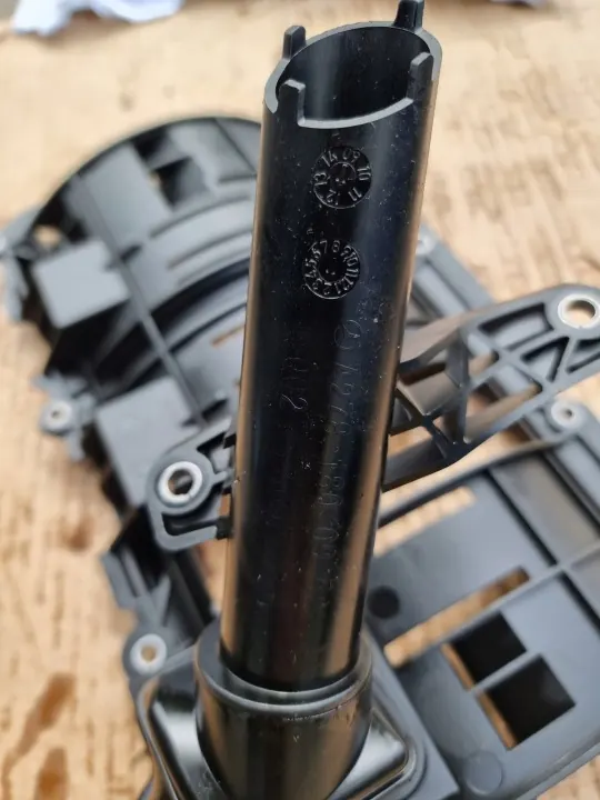 Mercedes oljepannpackning OEM A2761801351 - Begagnad image 4