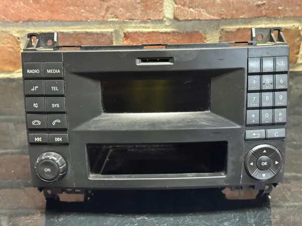 Rádio Mercedes W906 OEM A9069000004 - Usado image 2