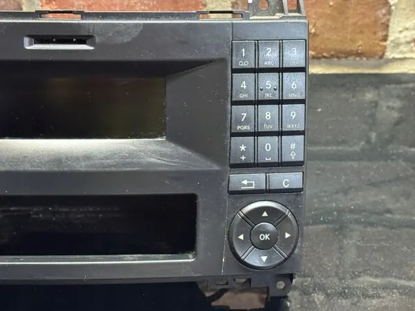 Rádio Mercedes W906 OEM A9069000004 - Usado image 4