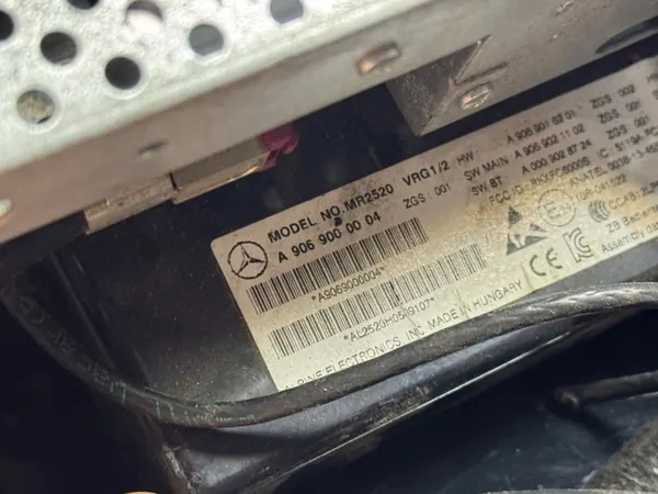 Rádio Mercedes W906 OEM A9069000004 - Usado image 5