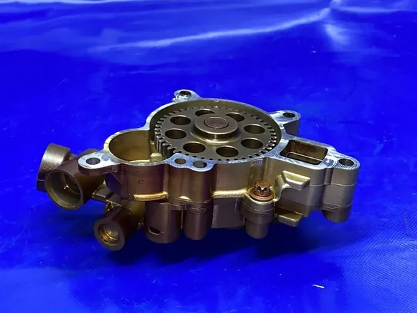 Olje pump Mercedes W204 W203 1.8 CGI A271181030 image 2