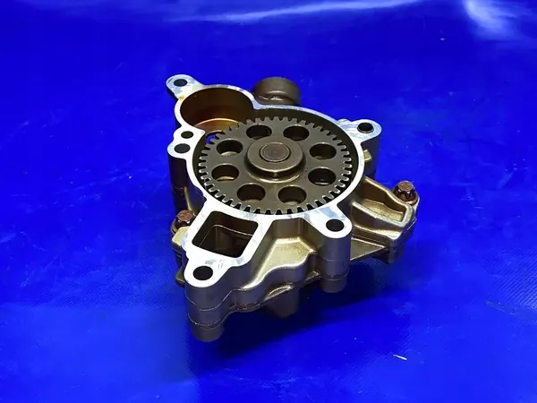 Olje pump Mercedes W204 W203 1.8 CGI A271181030 image 3