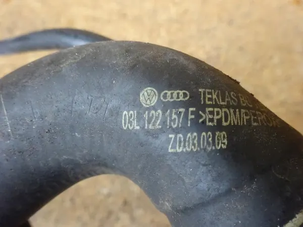 AUDI A4 A5 A6 2.0 TDI Vesiputket OEM 8K0121101P image 3