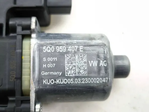 Motor de ventana trasera Skoda Enyaq iV OEM 5Q0959407B image 9