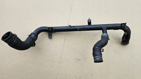 AUDI A4 B6 1.8T Vesiputki 06B121070E image 2