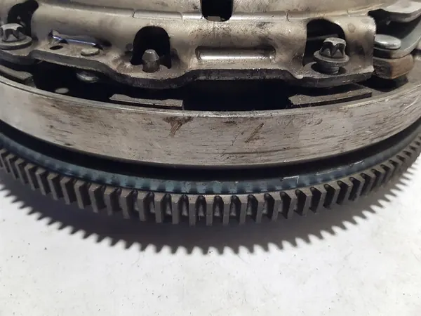 Kaksoismassavauhtipyörä Mercedes W204 W207 1.8 CGI image 4