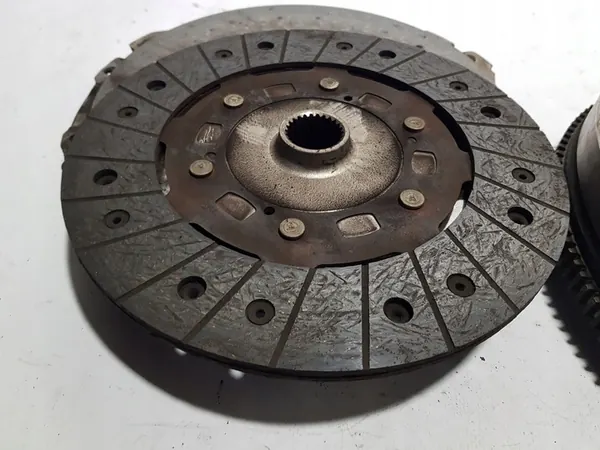 Kaksoismassavauhtipyörä Mercedes W204 W207 1.8 CGI image 8