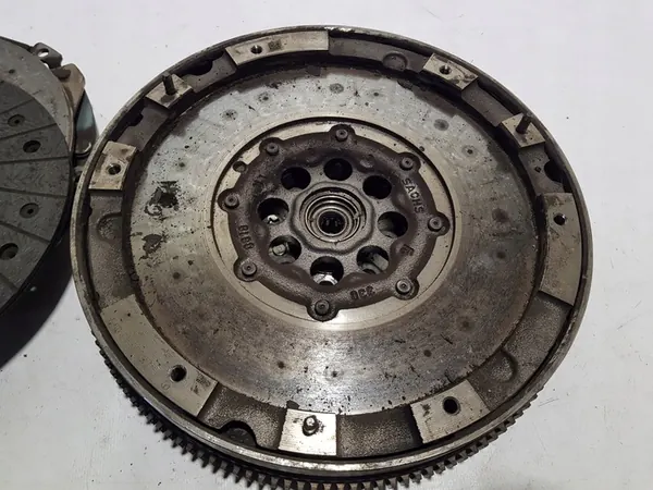 Kaksoismassavauhtipyörä Mercedes W204 W207 1.8 CGI image 9