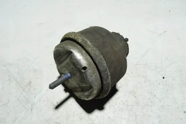 Motorlager Rechts AUDI A4 1.9L Diesel 2000 OEM 8D0199379AC image 2