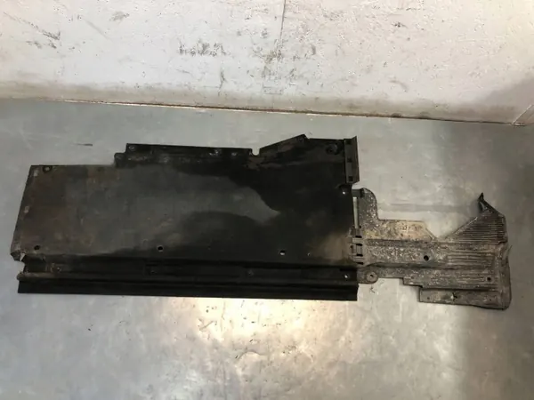 Rechter onderbodenschild OEM 8K0825208H voor Audi A5 8T image 2