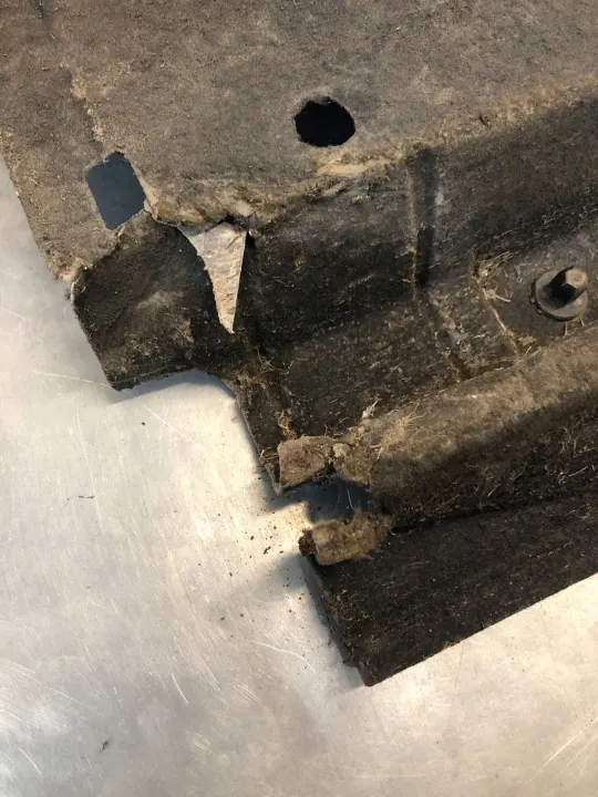 Rechter onderbodenschild OEM 8K0825208H voor Audi A5 8T image 3