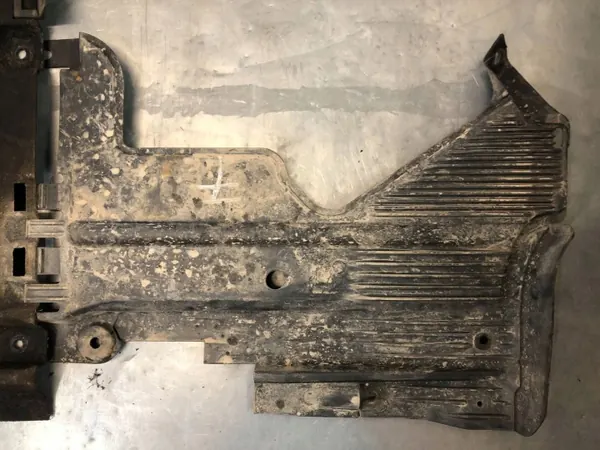 Rechter onderbodenschild OEM 8K0825208H voor Audi A5 8T image 4