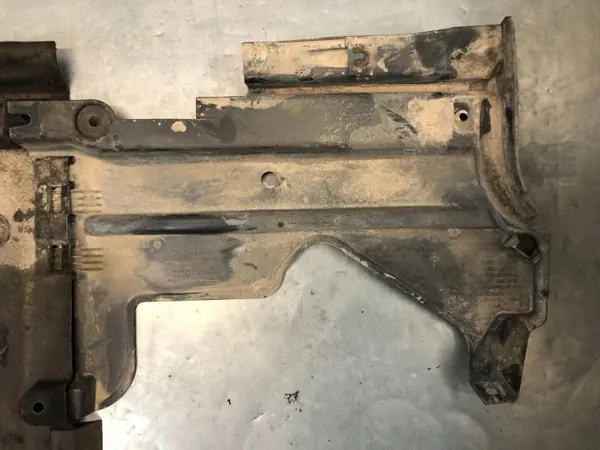 Rechter onderbodenschild OEM 8K0825208H voor Audi A5 8T image 9