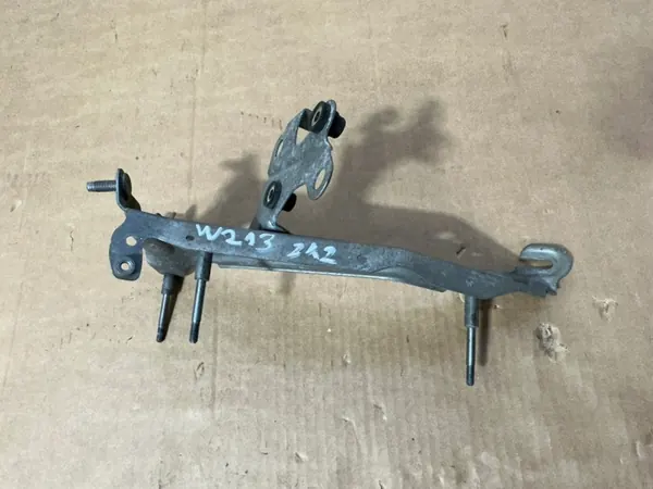 Soporte compresor Mercedes OEM A2133200043 para Clase E W213 image 3