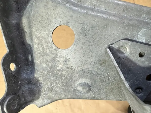 Soporte compresor Mercedes OEM A2133200043 para Clase E W213 image 5