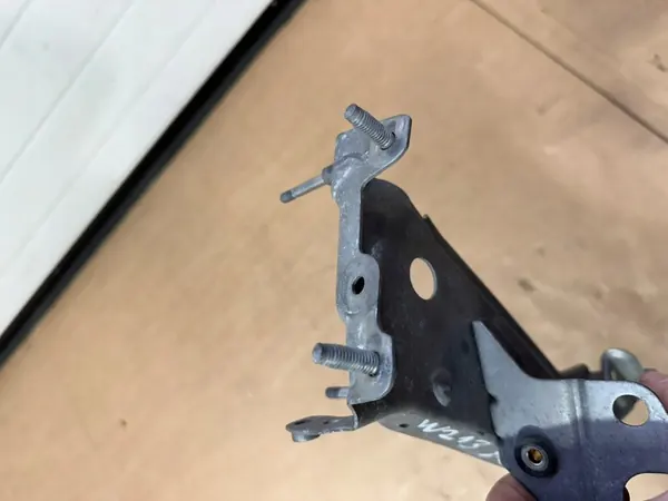 Soporte compresor Mercedes OEM A2133200043 para Clase E W213 image 6