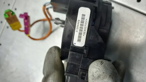 VOLVO V70 II LIFT 2.4B 31264469 image 3