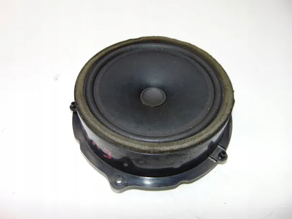 OEM K8D218808BB Kaiutin oikea takaövi Land Rover image 2