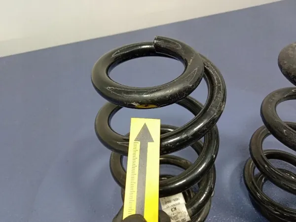 Molas Traseiras BMW IX2 OEM 8852404 - Usado image 9