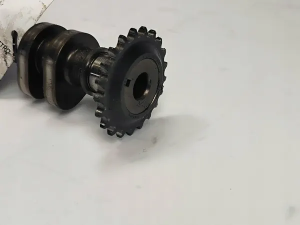 Audi OE 057109101AR Insugskamaxel Begagnad image 3