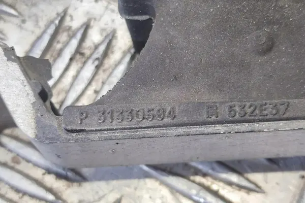 Moottorin kiinnike VOLVO XC60 II 2.0L 2020 OEM 31330594 image 2