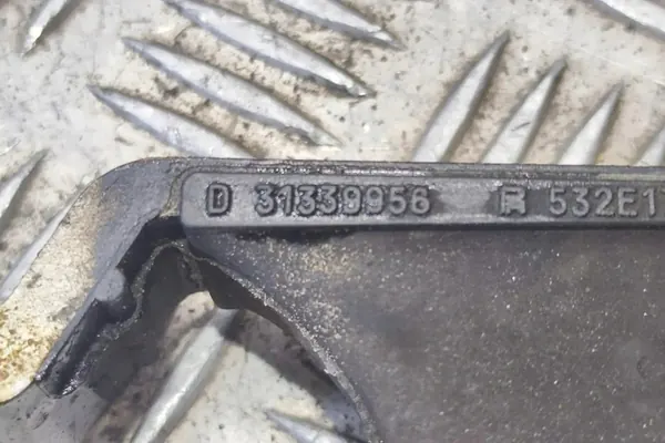 Moottorin kiinnike VOLVO XC60 II 2.0L 2020 OEM 31330594 image 4