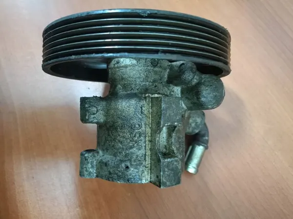 Servostyrningspump Citroen Xsara 1.9D OEM 9632335080 image 3