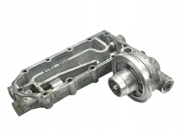 Tapa de refrigerador de aceite motor OEM 3931077 image 4