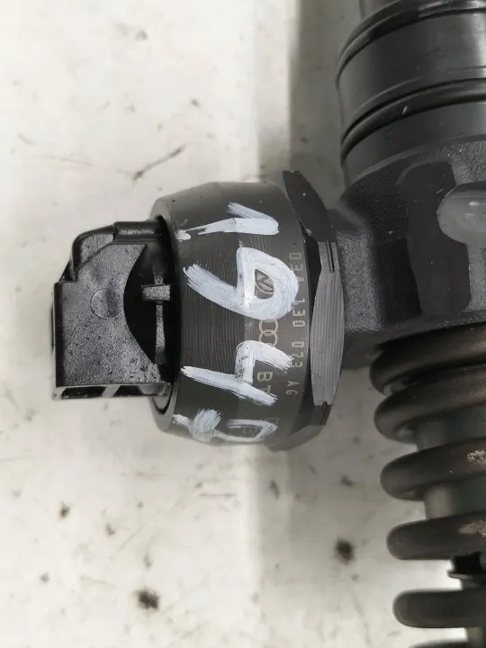 Pompe lave-glace OEM 038130073AG pour Skoda image 3