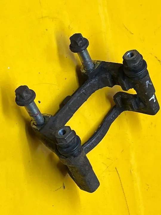 Bromsokklamstöd vänster bak Lucas OEM 470 image 9