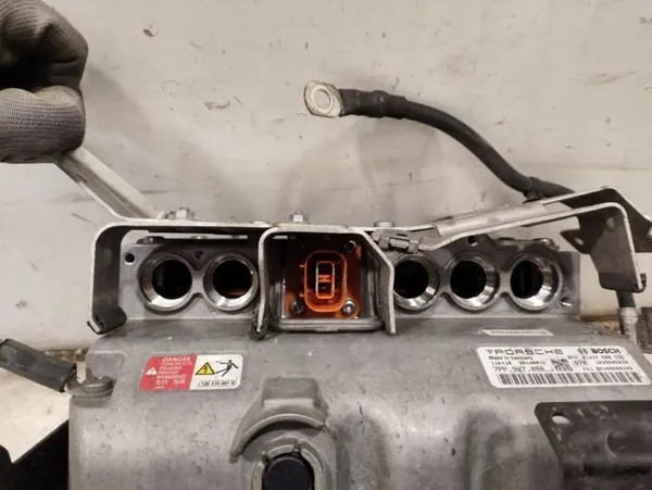 Batterie Porsche OEM 970.608.060.08 Occasion 1Ah image 7