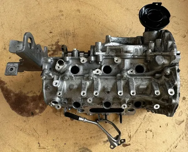Culasse Nissan 132651202R avec Soupapes image 3