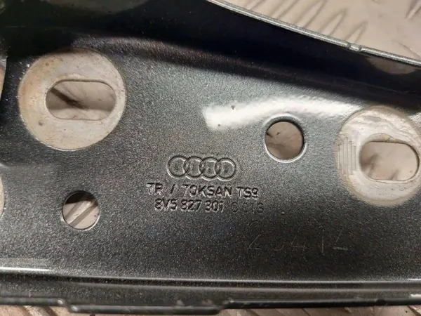 Charnière de coffre gauche Audi A3 8V Berline OEM 8V5827301C image 3