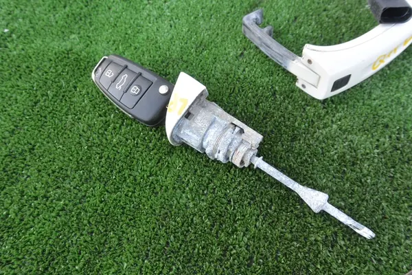 Audi Q7 4L Ovi Kahva Keyless Vasemmalle OE 4L0837205B image 2