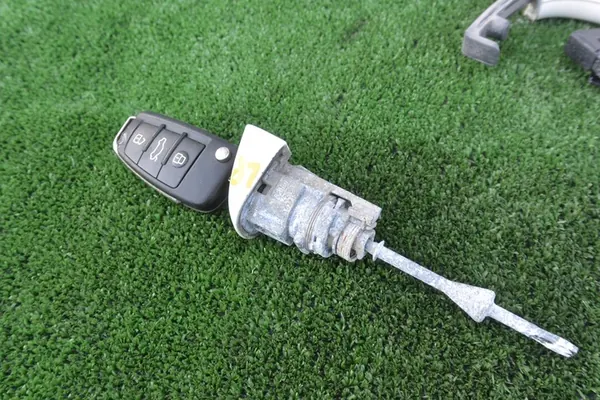 Audi Q7 4L Ovi Kahva Keyless Vasemmalle OE 4L0837205B image 5