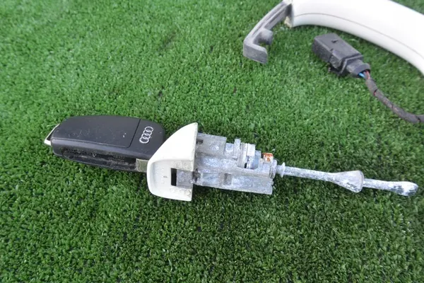 Audi Q7 4L Ovi Kahva Keyless Vasemmalle OE 4L0837205B image 6