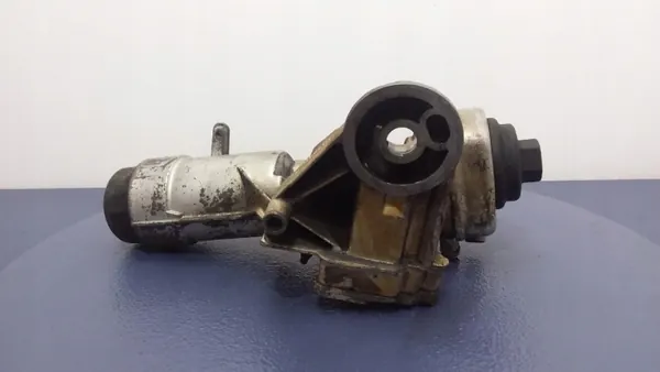 VW LT 35 Ölfilterbasis OEM 074115405J Gebraucht image 5