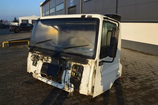 DAF CF päiväohjaamon runko ovineen - Käytetty OEM image 2