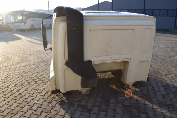 DAF CF päiväohjaamon runko ovineen - Käytetty OEM image 4