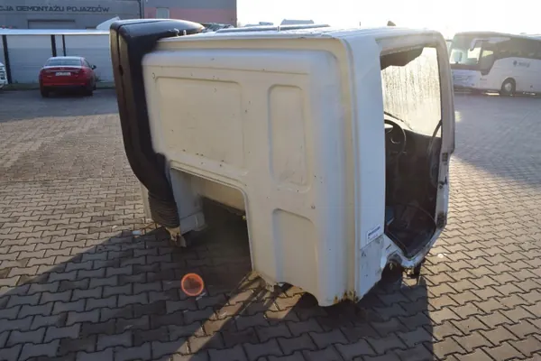 DAF CF päiväohjaamon runko ovineen - Käytetty OEM image 5