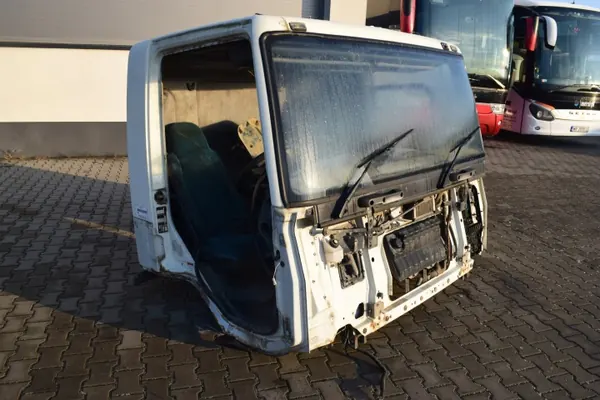DAF CF päiväohjaamon runko ovineen - Käytetty OEM image 7