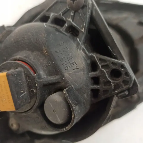 Honda HR-V 2 Rechte Halogen-Grill OEM W3525 image 10