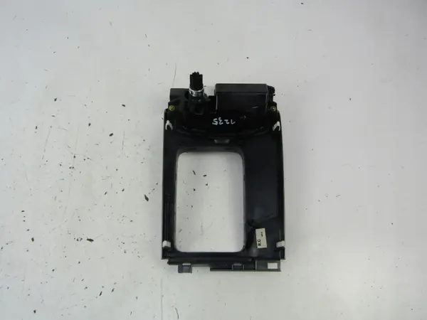 Aschenbecher Mazda 6 I GG OEM AK-6-82460 Gebraucht image 3
