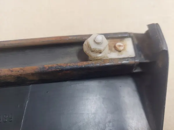 Acabamento de para-lama dianteiro esquerdo Audi 100 A6 C4 image 5