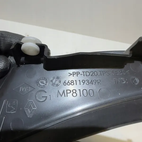 Renault OE 668101824R Moldura Canto Direito Master image 7