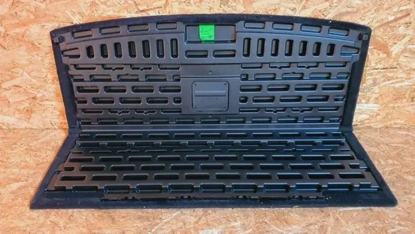 Alfombrilla maletero VW Golf V OEM 1K9863463 - Usado image 3