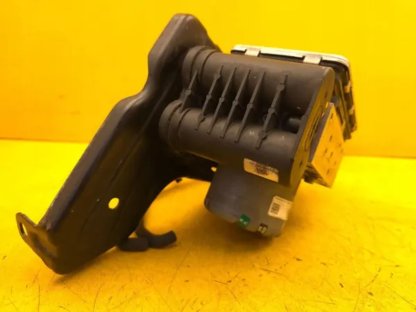 Mercedes-Benz GLS X167 Rear Air Suspension Compressor A1673202105 image 3